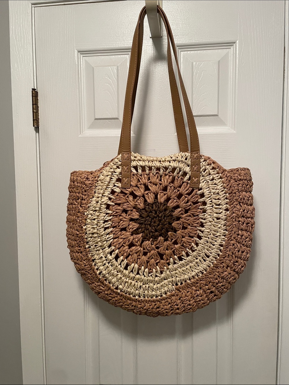 Women’s new straw purse, zipper closure pocket in the inside